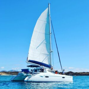 www.canary-tickets.com offers Catamaran cruises off the coast of Lobos Island Natural Park , Corralejo, Fuerteventura, Canary Islands , Spain.